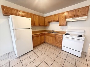 4220 Stewart Ave, Unit 2 in Las Vegas, NV - Building Photo - Building Photo