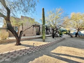 6128 E Duane Ln in Cave Creek, AZ - Building Photo