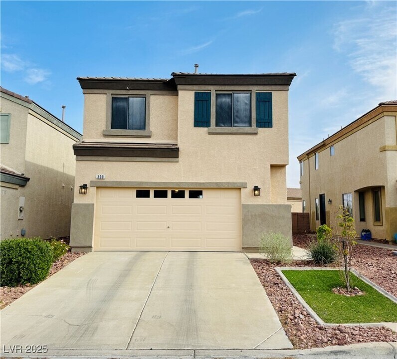 300 Sweet Sugar Pine Dr in Henderson, NV - Building Photo