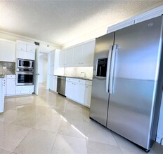 8855 Collins Ave, Unit 8A in Surfside, FL - Building Photo - Building Photo