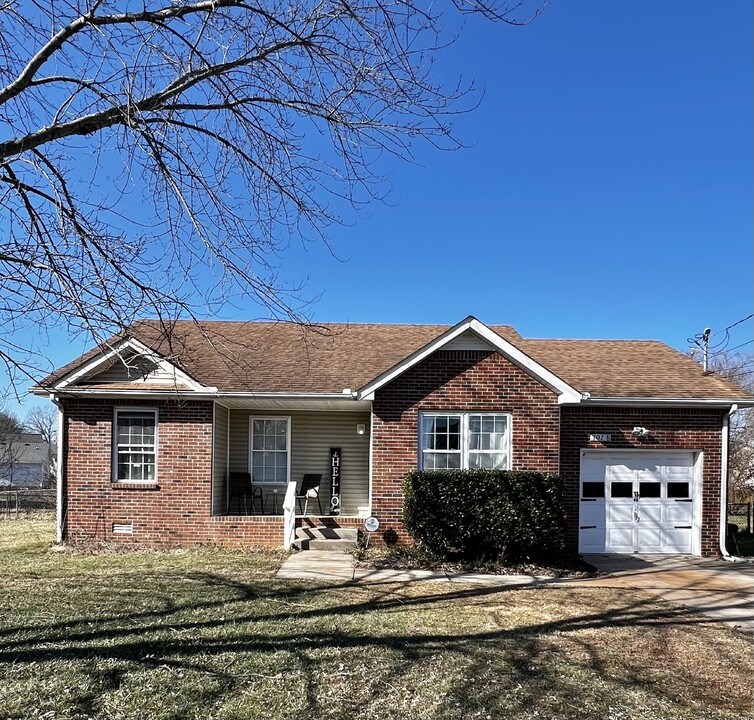 1016 Summerhaven Rd in Clarksville, TN - Building Photo