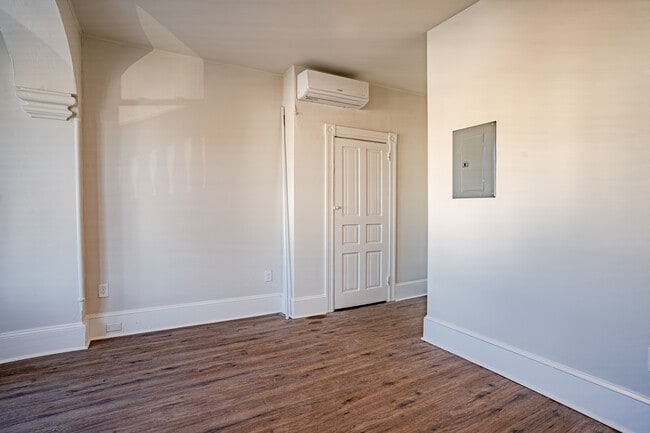 400 Bridge St, Unit 1 in Phoenixville, PA - Foto de edificio - Building Photo