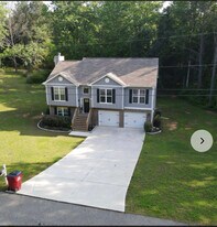 1242 Ernest Elder Rd in Winder, GA - Building Photo