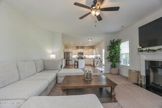 772 Secession Ln in Jacksonville, NC - Building Photo - Building Photo