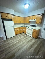 46 Baker St, Unit 5 in Clinton, ME - Building Photo