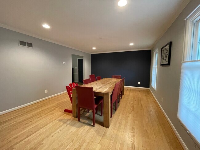 11920 Gainsborough Rd in Potomac, MD - Building Photo - Building Photo