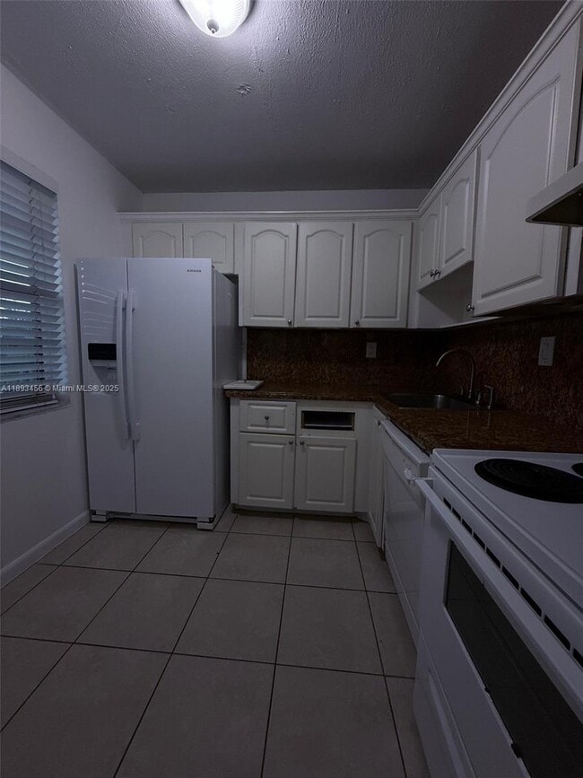 property at 9460 Fontainebleau Blvd