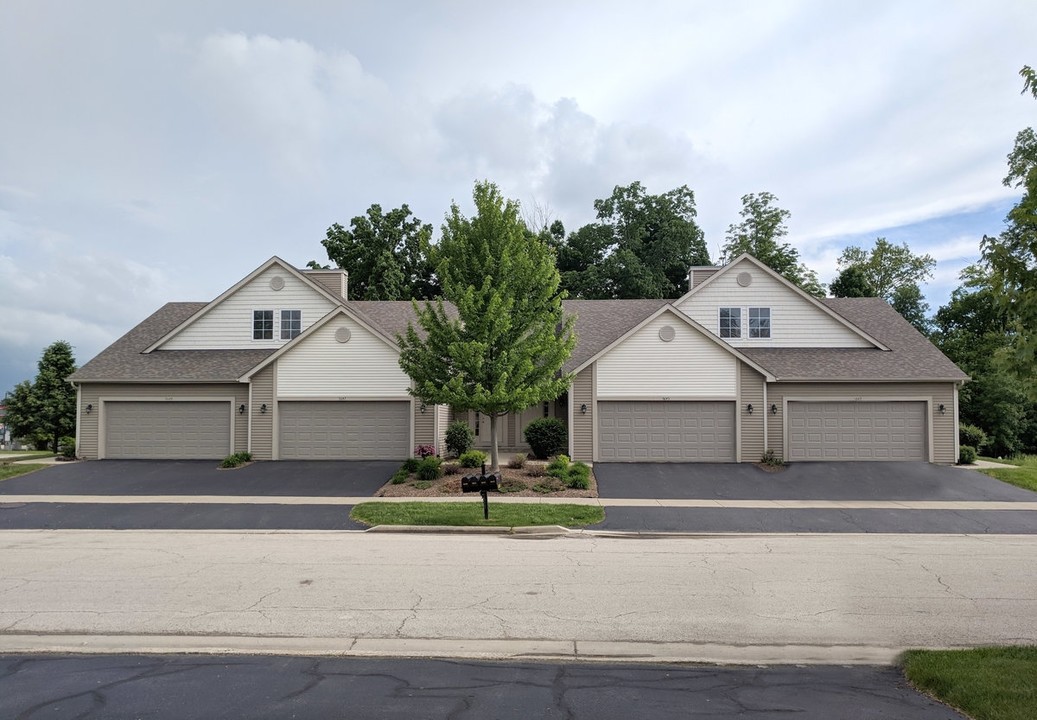 5643-5649 Cherryleaf Ln in Rockford, IL - Building Photo