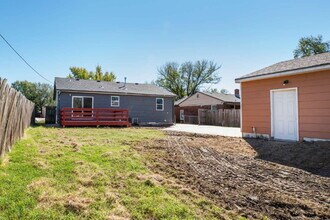 1147 Inverness Dr in Wichita, KS - Foto de edificio - Building Photo