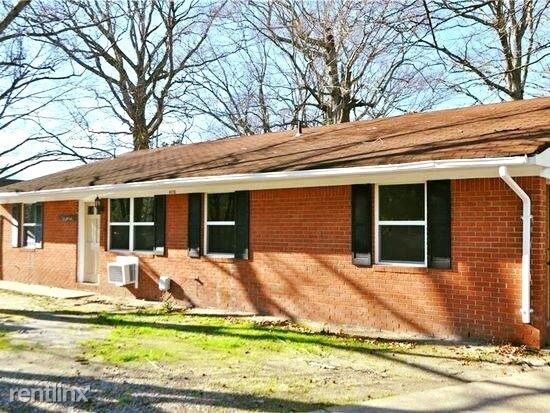 6176 Edward St in Norfolk, VA - Foto de edificio