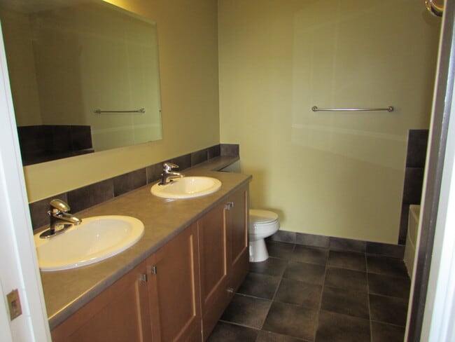 555 Franklyn St in Nanaimo, BC - Building Photo - Building Photo