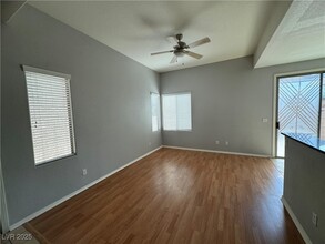 8232 Apple Spice St in Las Vegas, NV - Building Photo - Building Photo