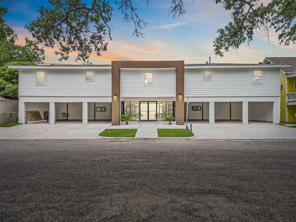 712 Avenue H-Unit -114 in Galveston, TX - Building Photo