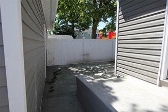 12 Elm Ave in Hempstead, NY - Building Photo - Building Photo