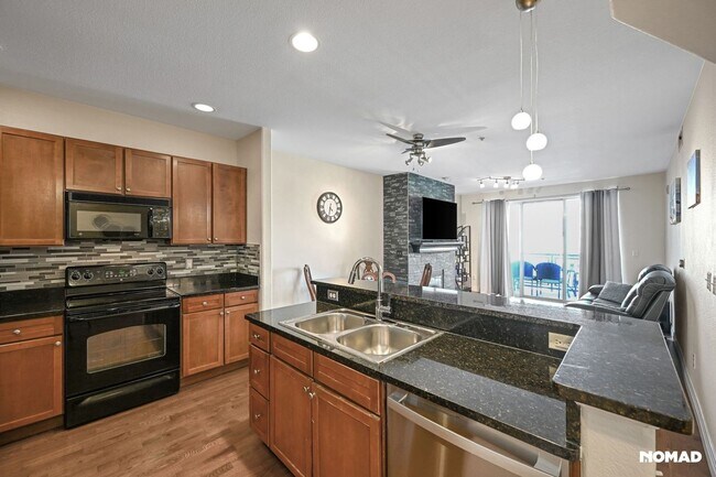 9059 E Panorama Cir in Englewood, CO - Building Photo - Building Photo