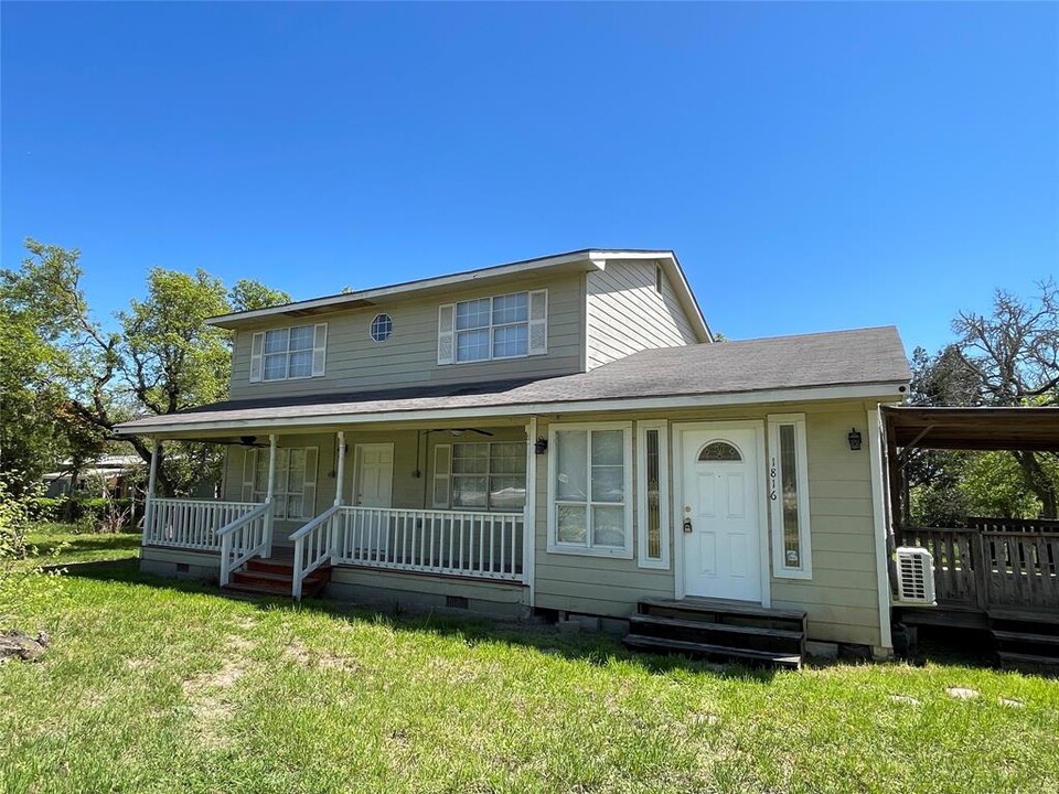 1816 Eagles Way in Leander, TX - Foto de edificio