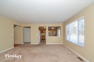 17 Woodside Park Dr in Amelia, OH - Foto de edificio - Building Photo