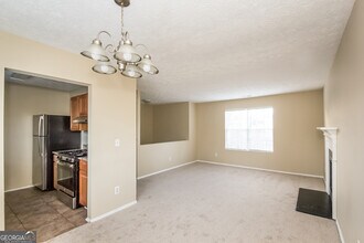 3048 Laurengate Dr in Decatur, GA - Foto de edificio - Building Photo