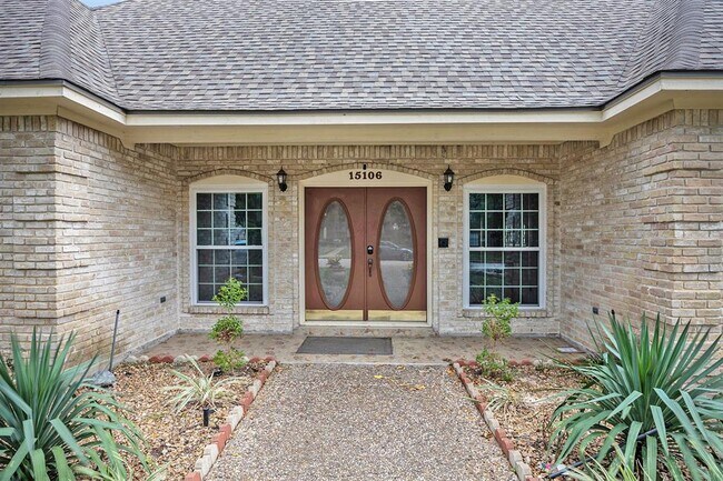 15106 Dawnbrook Dr in Houston, TX - Building Photo - Building Photo