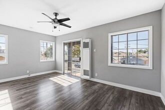 1610 W 42nd Pl in Los Angeles, CA - Building Photo - Building Photo