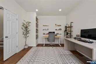 65 Landmark Ln, Unit 905 in Fair Lawn, NJ - Building Photo - Building Photo