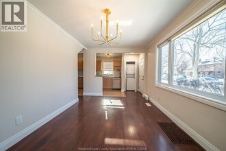 1748 Kildare Rd in Windsor, ON - Building Photo - Building Photo