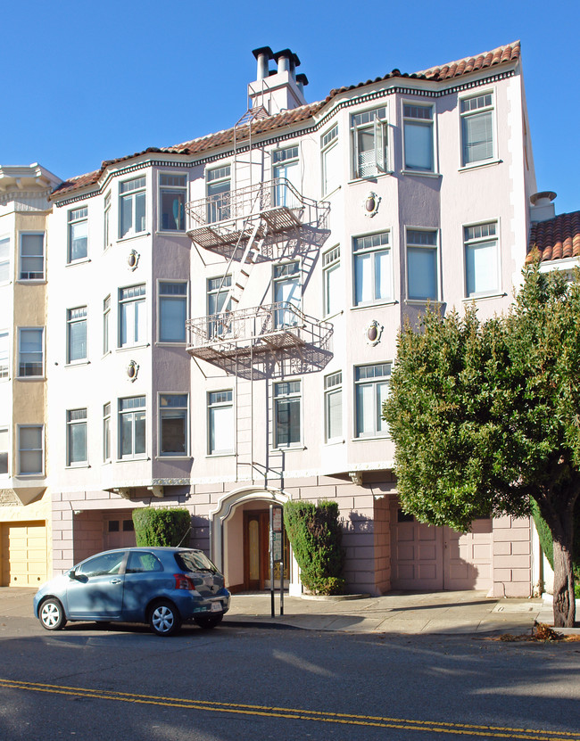 125 Cervantes Blvd in San Francisco, CA - Building Photo - Building Photo