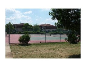 906 Green Hollow Dr, Unit 906 in Iselin, NJ - Building Photo - Building Photo