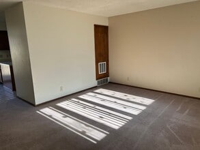 3020 N. 58th Street in Lincoln, NE - Foto de edificio - Interior Photo