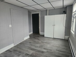 105 E Lincoln Ave in Hinckley, IL - Building Photo - Building Photo