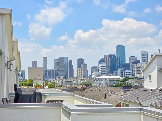 property at 1825 Ennis St