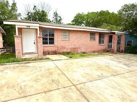 1827 E Highland Blvd in San Antonio, TX - Building Photo