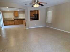 651 Shadwell St in Las Vegas, NV - Foto de edificio - Building Photo