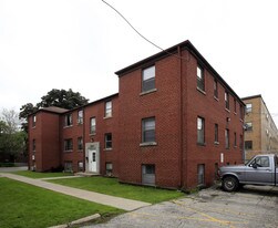 995 O'connor Dr in Toronto, ON - Building Photo