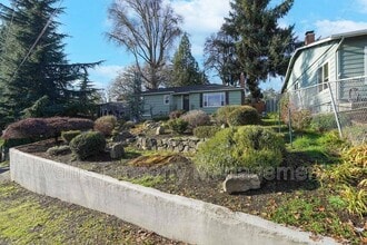 1025 Terrace Dr NW in Salem, OR - Building Photo - Building Photo