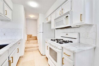 6711 Deatonhill Dr in Austin, TX - Building Photo - Building Photo