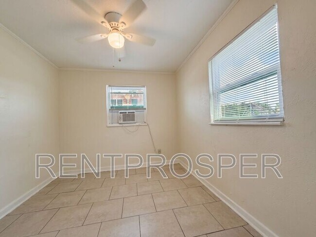 property at 902 W Jackson St