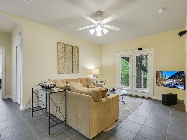 property at 1007 W 9th St