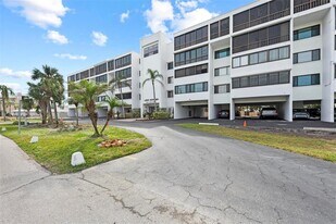 350 S Polk Dr in Sarasota, FL - Building Photo