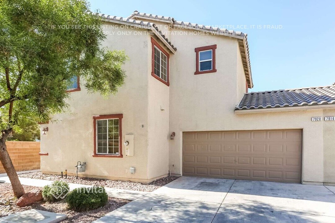 7920 Violet Dawn St in Las Vegas, NV - Building Photo