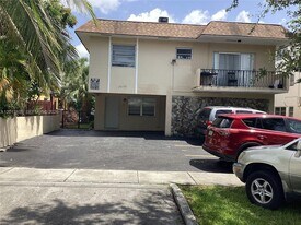 2079 NE 167th St in North Miami Beach, FL - Building Photo