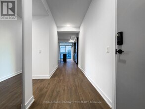 5105-5105 Hurontario St in Mississauga, ON - Building Photo - Building Photo