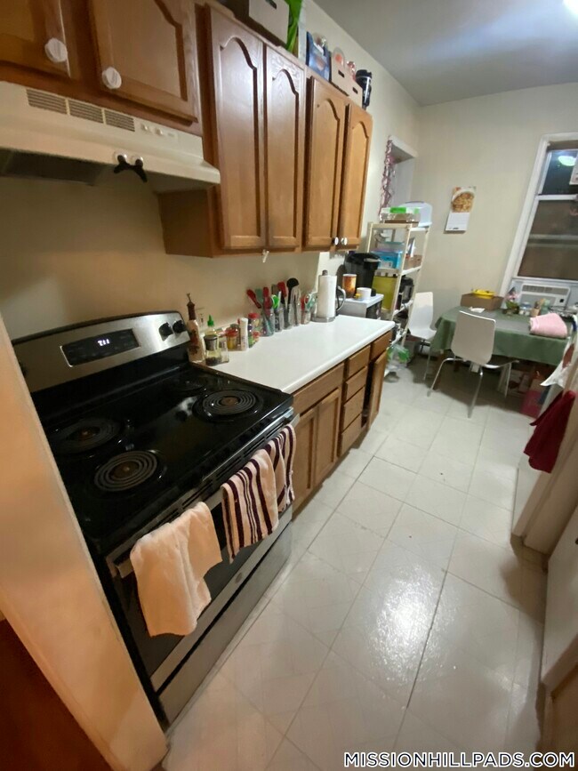 822 Huntington Ave in Boston, MA - Foto de edificio - Building Photo