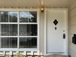 6738 Hendon Ln in Houston, TX - Foto de edificio - Building Photo