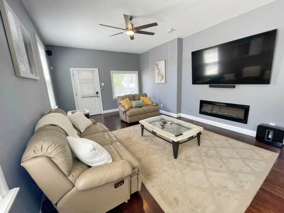 1824 Highland Ave in Cincinnati, OH - Building Photo