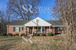 1119 E Lee Rd in Taylors, SC - Building Photo