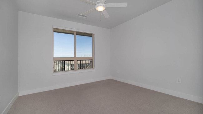 White Fence Farm in Lakewood, CO - Foto de edificio - Building Photo