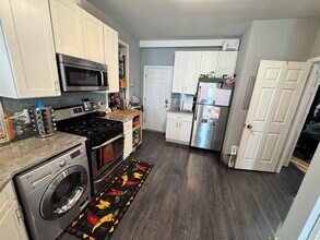 1300 N Greenview Ave in Chicago, IL - Foto de edificio - Building Photo