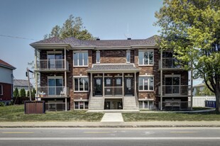 187 Sainte-Catherine St Apartments