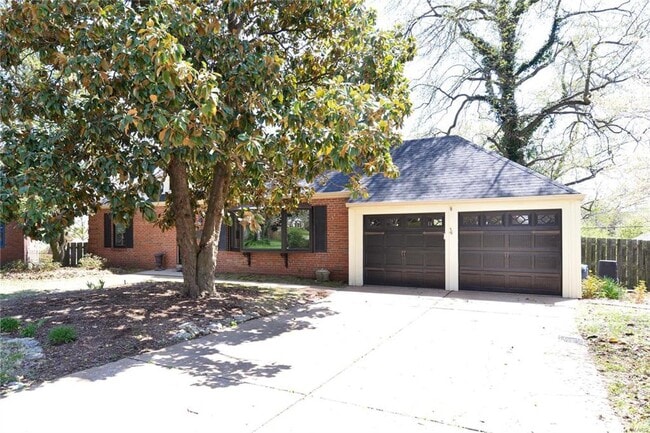4 Girard Dr in Webster Groves, MO - Building Photo - Building Photo